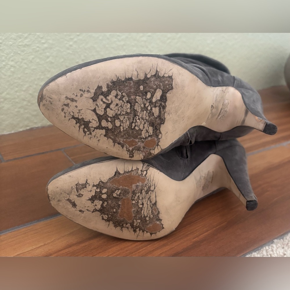 Reiss Grey Suede Ruched Ankle 3” Heeled Bootie Size 6.5 - Picture 6 of 6